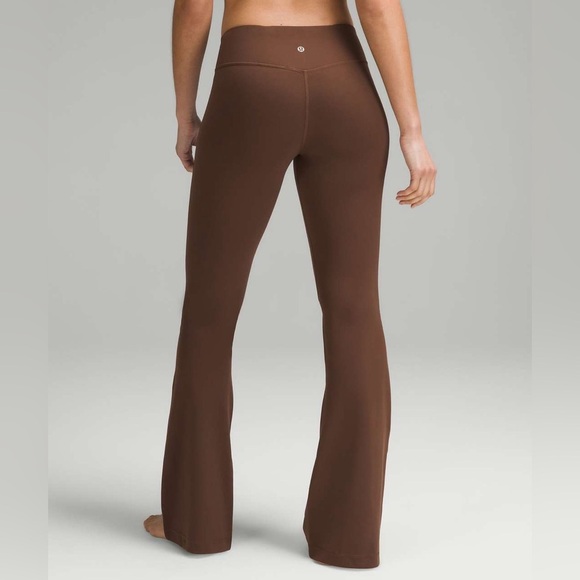 E - Lululemon Align Low-Rise Flared Pant 32.5"
Java - Picture 1 of 6